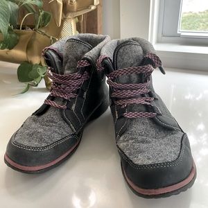 Chaco Barbary Chukka Boots Navy Blue Gray Wool 7